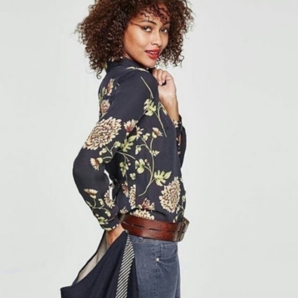 CAbi Daisy Floral Button Down Long Sleeve Blouse M